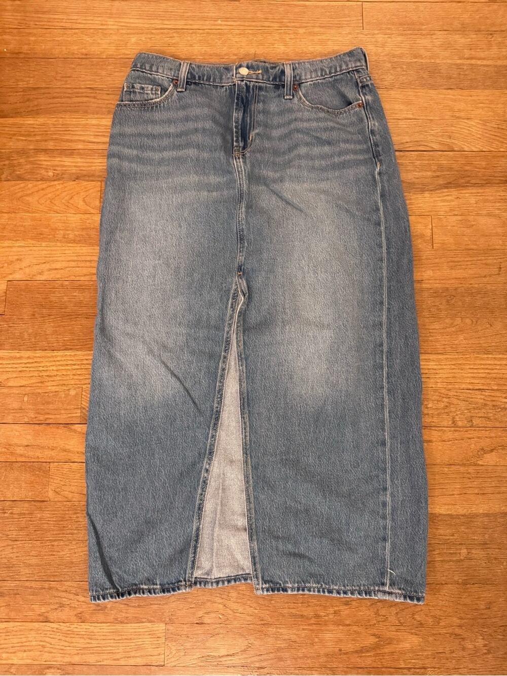 Old Navy Women's Blue Denim Front Slit Maxi Skirt - Size 6
b63